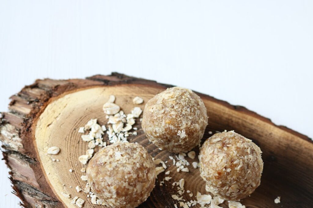 almond and blueberries energy balls